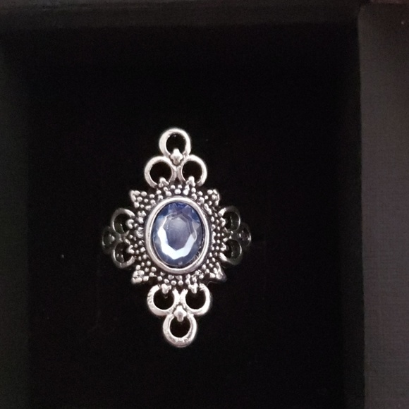 Jewelry - Sale! NWOT STERLING SILVER Ring in Size 6.5
